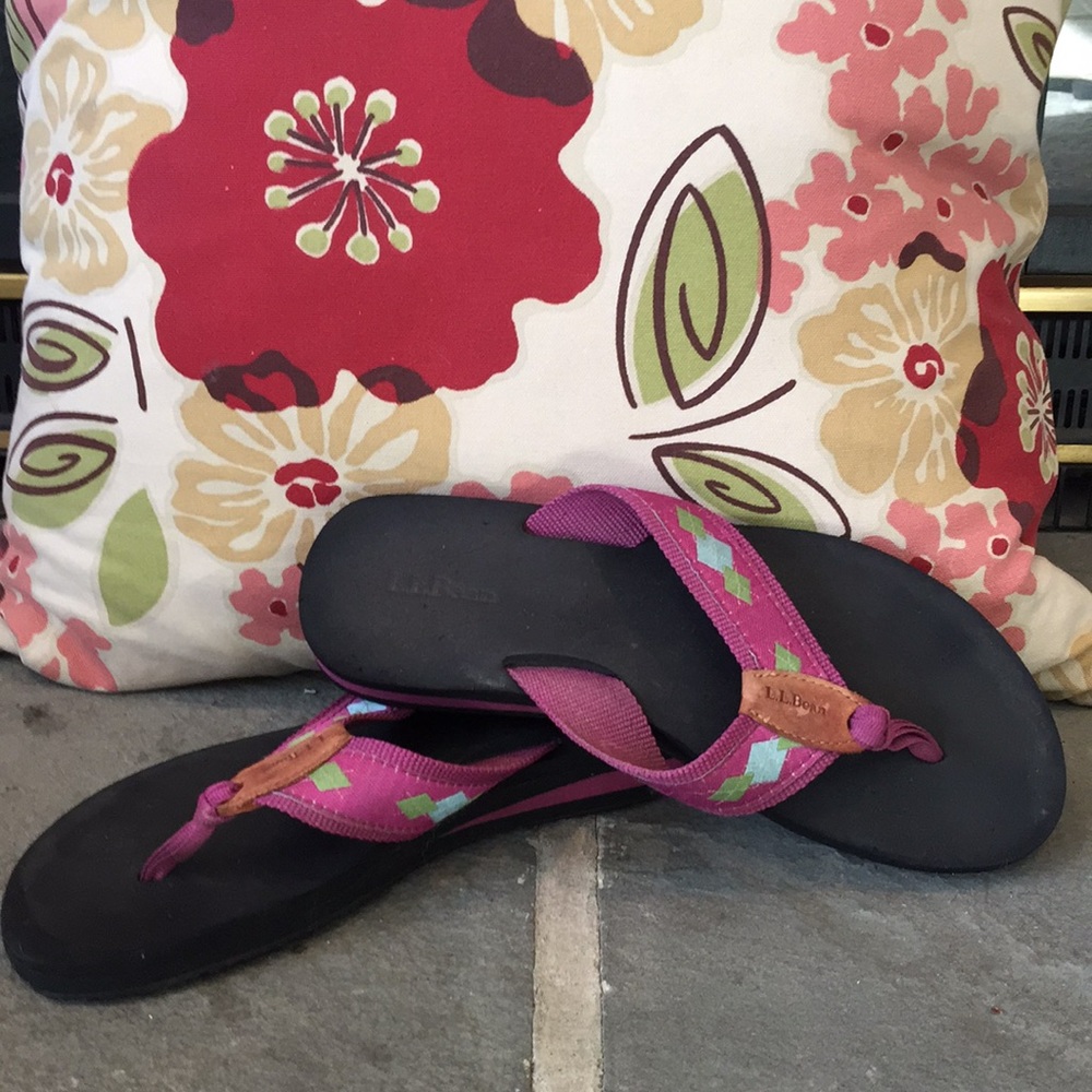 ⭐️ Women’s LL Bean flipflops